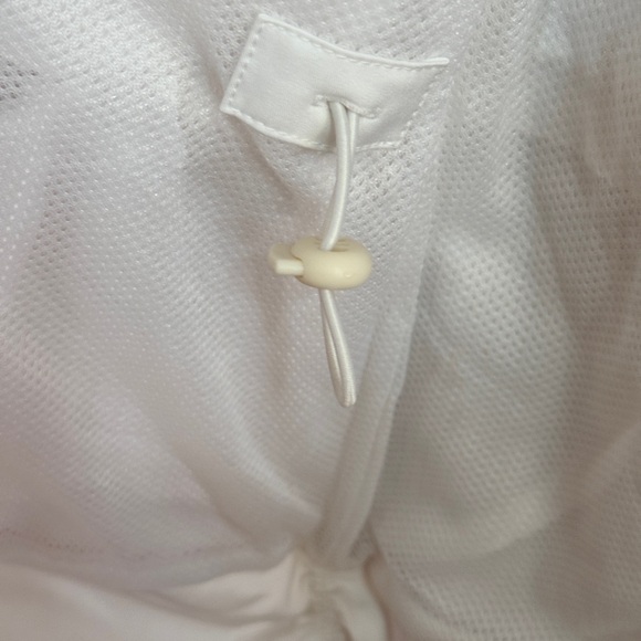 Athletic DNA NWT White Windbreaker w/
Hood, zips & snaps…toggles at waist
Med - Picture 9 of 14